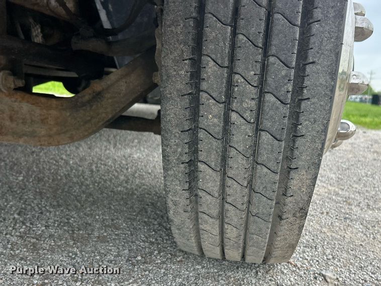 image for item EK8036 2005 International 4300 rollback truck