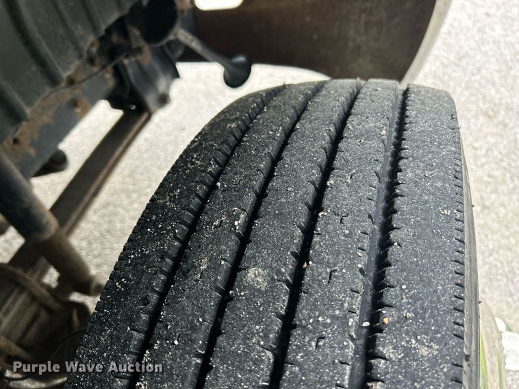 image for item EK8036 2005 International 4300 rollback truck