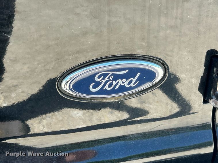 image for item EK8058 2005 Ford Excursion Limited SUV