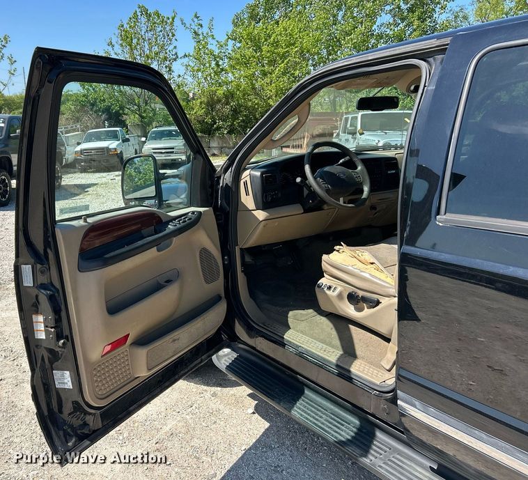 image for item EK8058 2005 Ford Excursion Limited SUV