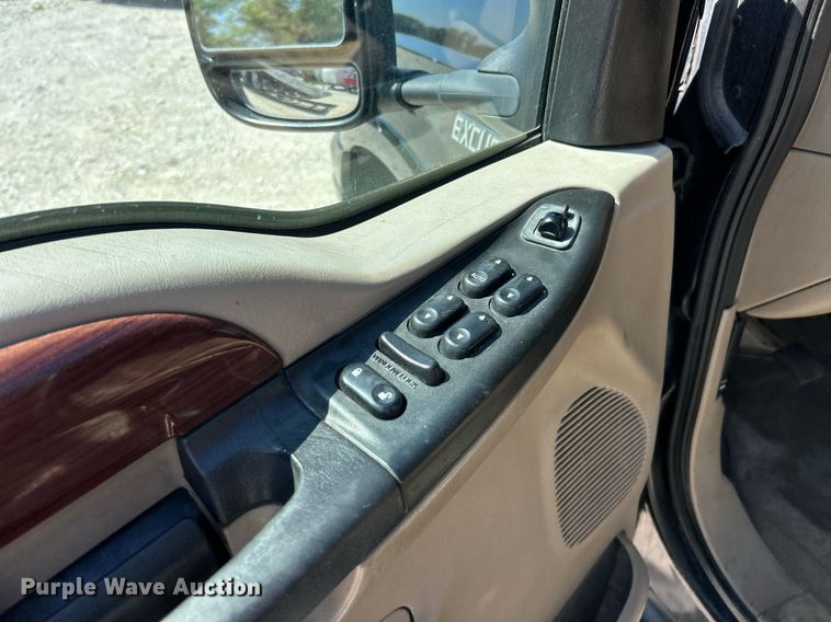 image for item EK8058 2005 Ford Excursion Limited SUV