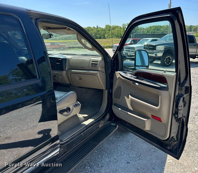 image for item EK8058 2005 Ford Excursion Limited SUV