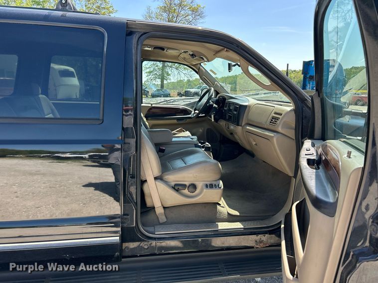 image for item EK8058 2005 Ford Excursion Limited SUV