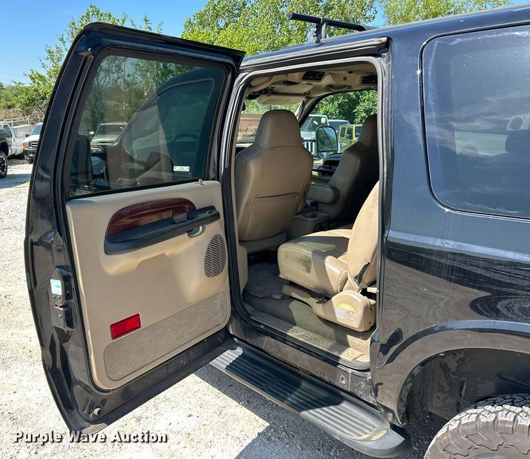 image for item EK8058 2005 Ford Excursion Limited SUV
