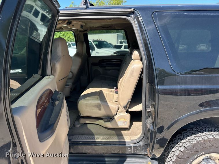 image for item EK8058 2005 Ford Excursion Limited SUV