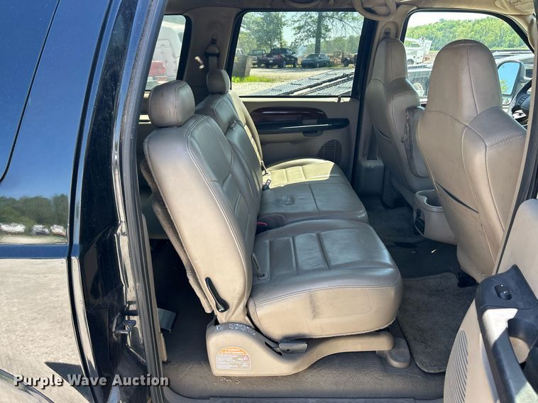 image for item EK8058 2005 Ford Excursion Limited SUV