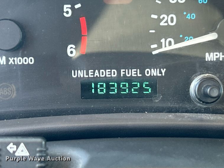 image for item EK8059 2000 Jeep Wrangler SUV