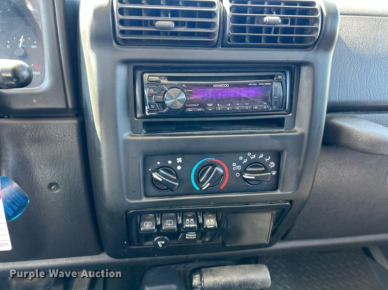 image for item EK8059 2000 Jeep Wrangler SUV