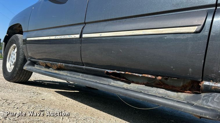 image for item EK8061 2003 Chevrolet Suburban SUV