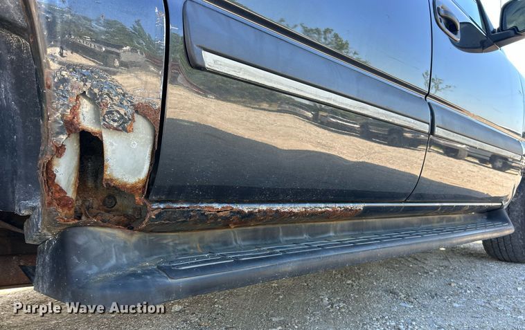 image for item EK8061 2003 Chevrolet Suburban SUV