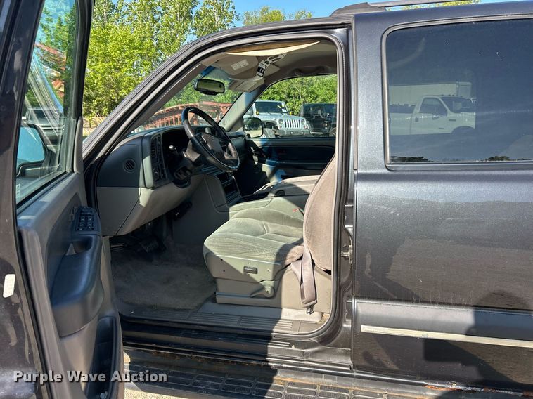 image for item EK8061 2003 Chevrolet Suburban SUV