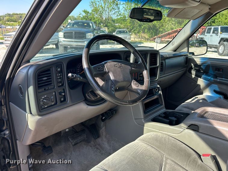 image for item EK8061 2003 Chevrolet Suburban SUV