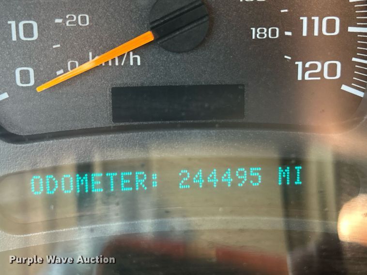 image for item EK8061 2003 Chevrolet Suburban SUV