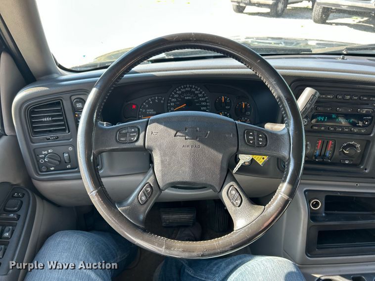 image for item EK8061 2003 Chevrolet Suburban SUV