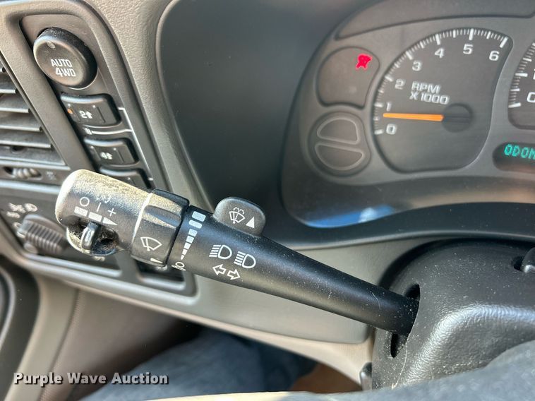 image for item EK8061 2003 Chevrolet Suburban SUV