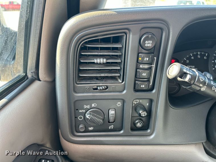 image for item EK8061 2003 Chevrolet Suburban SUV