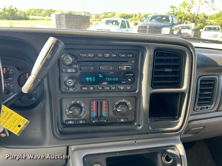 image for item EK8061 2003 Chevrolet Suburban SUV