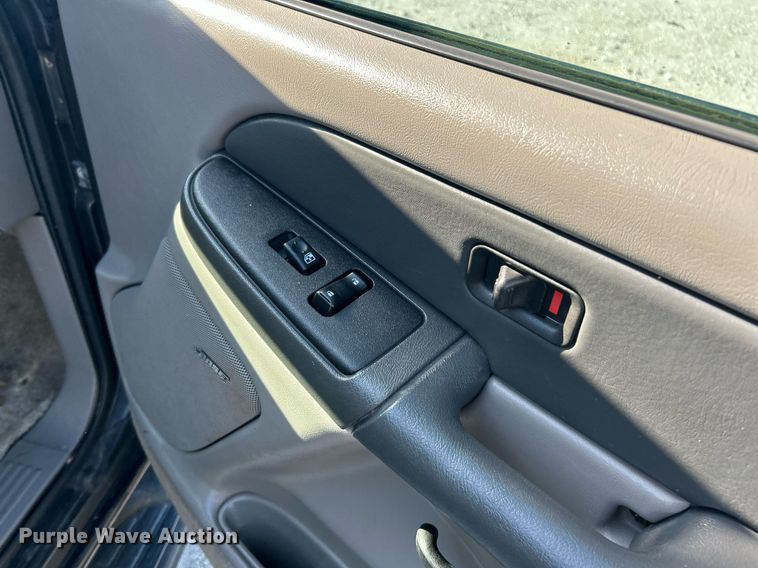 image for item EK8061 2003 Chevrolet Suburban SUV