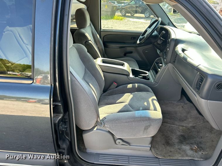 image for item EK8061 2003 Chevrolet Suburban SUV