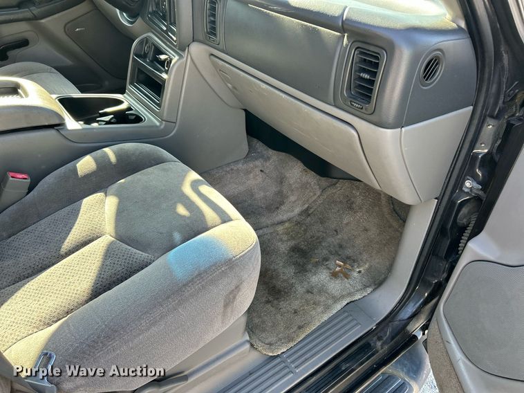 image for item EK8061 2003 Chevrolet Suburban SUV