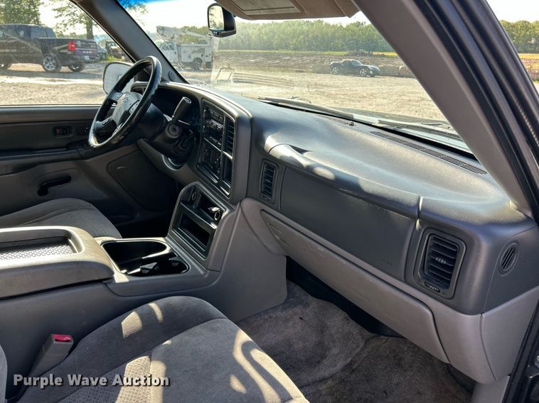 image for item EK8061 2003 Chevrolet Suburban SUV