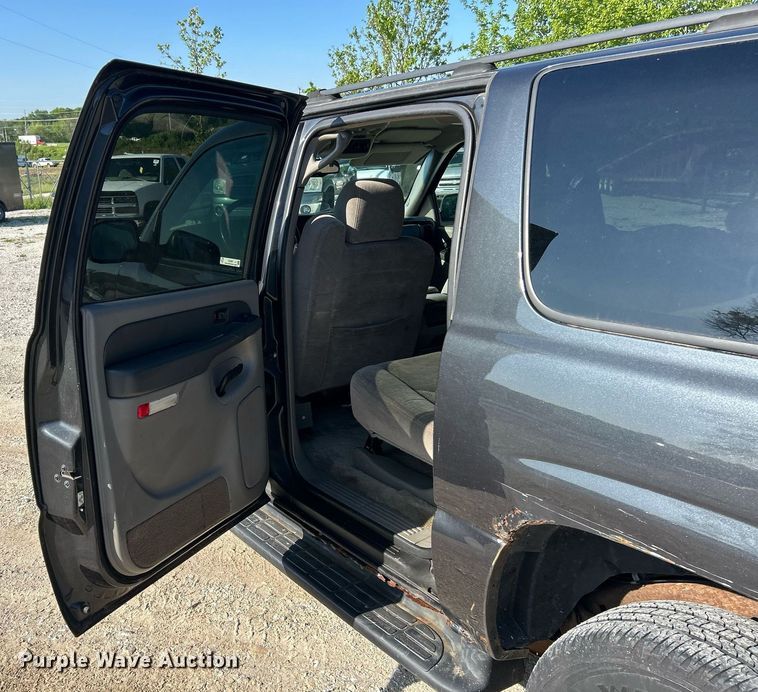 image for item EK8061 2003 Chevrolet Suburban SUV
