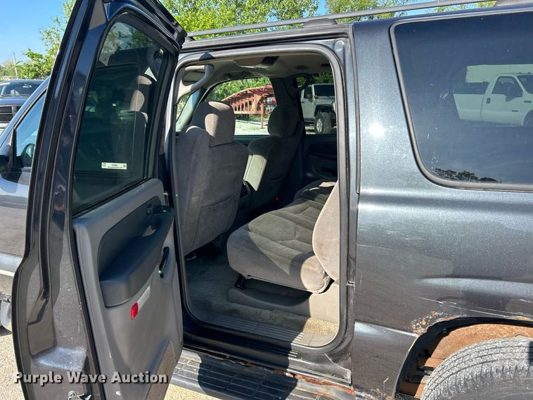 image for item EK8061 2003 Chevrolet Suburban SUV