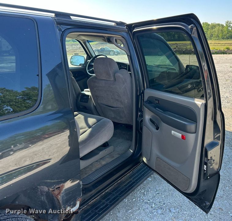 image for item EK8061 2003 Chevrolet Suburban SUV