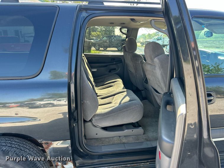 image for item EK8061 2003 Chevrolet Suburban SUV