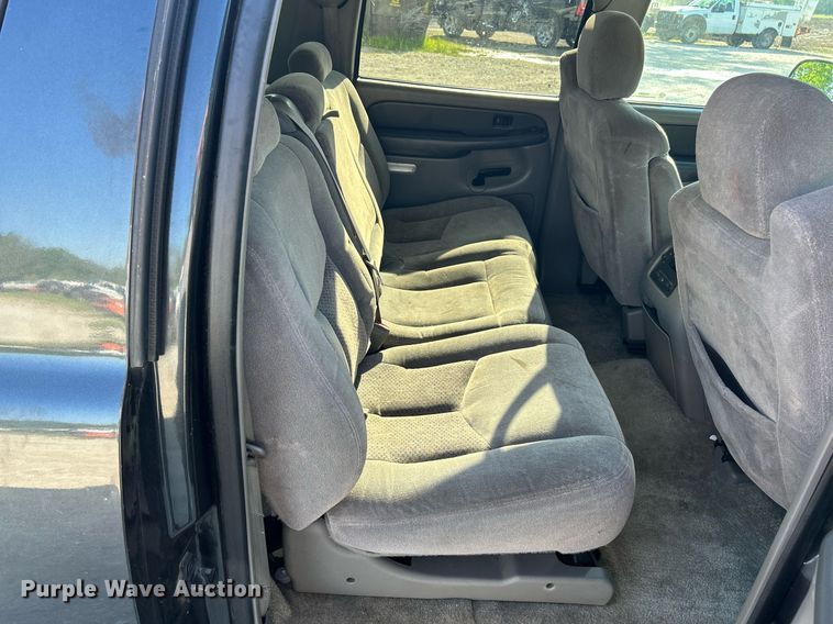 image for item EK8061 2003 Chevrolet Suburban SUV