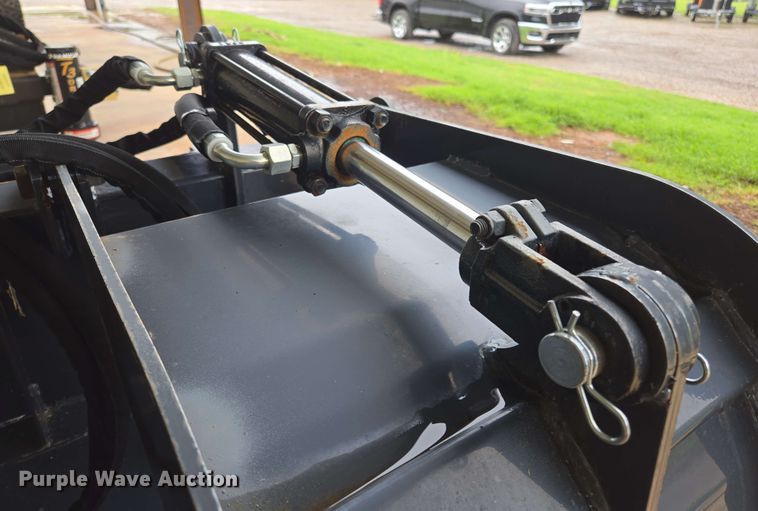 image for item EL2062 2023 Wolverine GB-11-72W skid steer grapple bucket