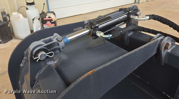 image for item EL2062 2023 Wolverine GB-11-72W skid steer grapple bucket