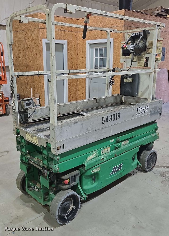 image for item EL2063 2013 JLG 1930ES scissor lift
