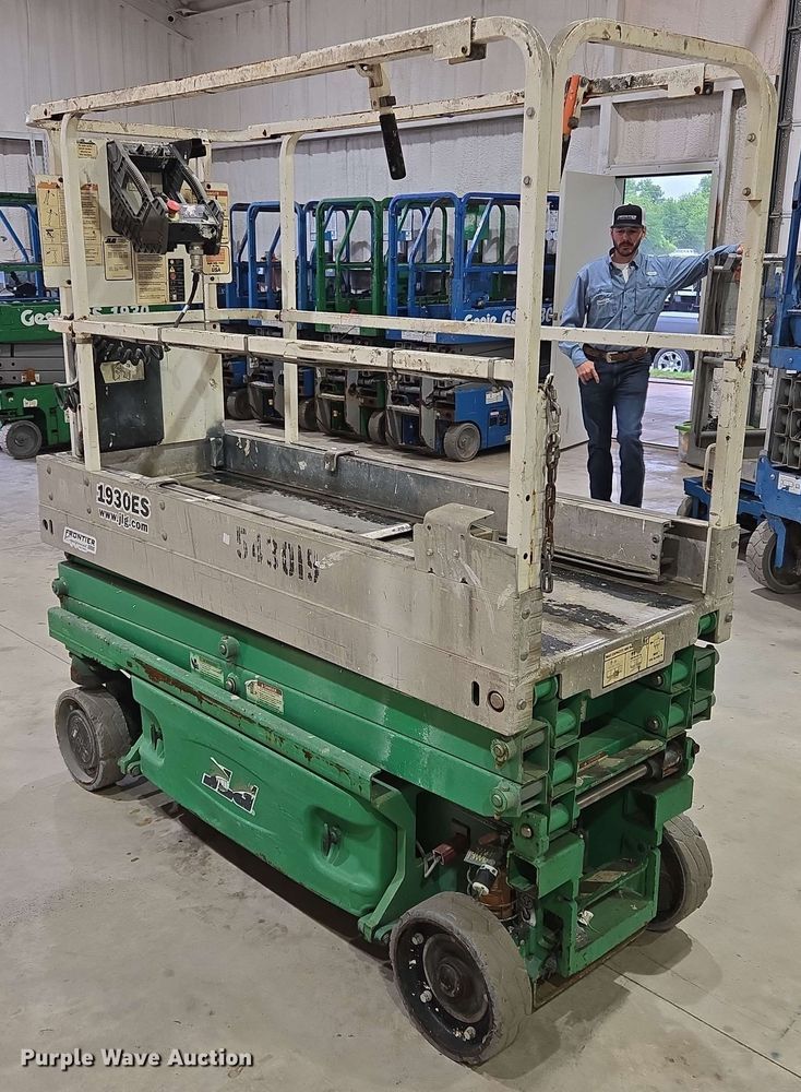 image for item EL2063 2013 JLG 1930ES scissor lift