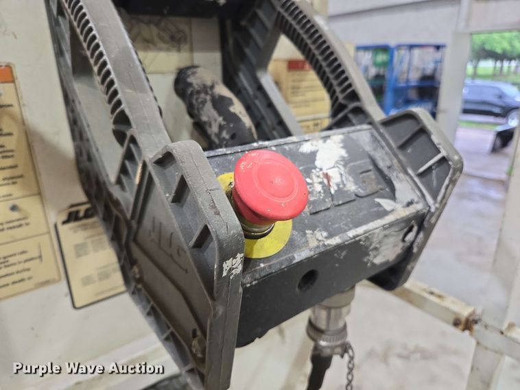 image for item EL2063 2013 JLG 1930ES scissor lift