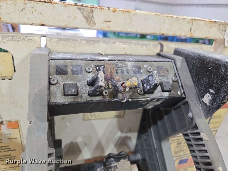 image for item EL2063 2013 JLG 1930ES scissor lift