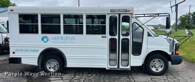 image for item EL2072 2007 Chevrolet Express 3500 shuttle bus