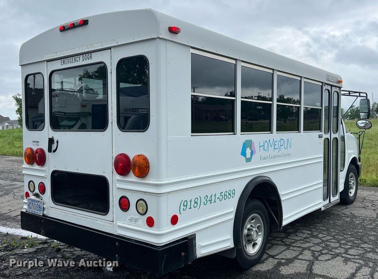 image for item EL2072 2007 Chevrolet Express 3500 shuttle bus