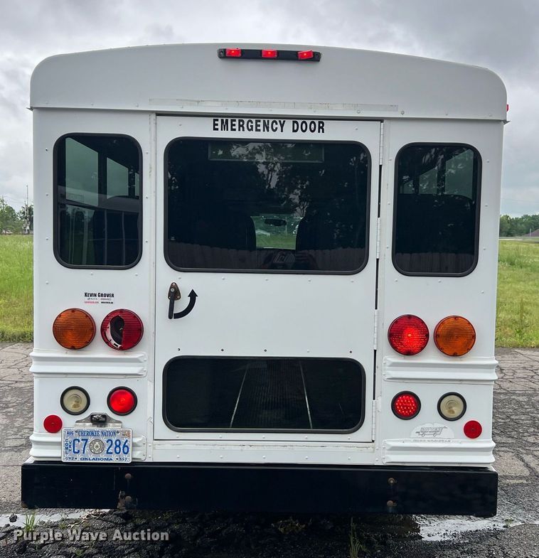 image for item EL2072 2007 Chevrolet Express 3500 shuttle bus