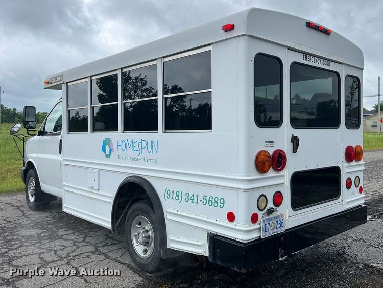 image for item EL2072 2007 Chevrolet Express 3500 shuttle bus
