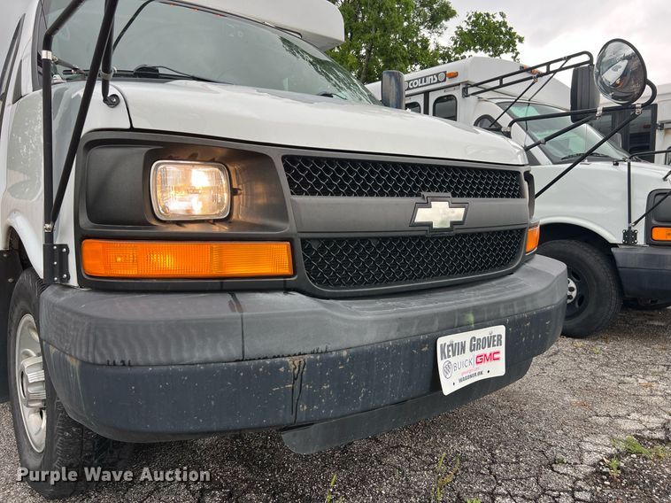 image for item EL2072 2007 Chevrolet Express 3500 shuttle bus