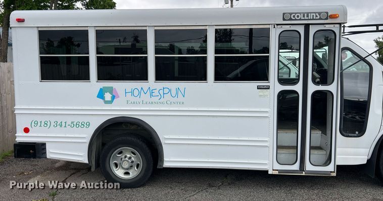 image for item EL2072 2007 Chevrolet Express 3500 shuttle bus