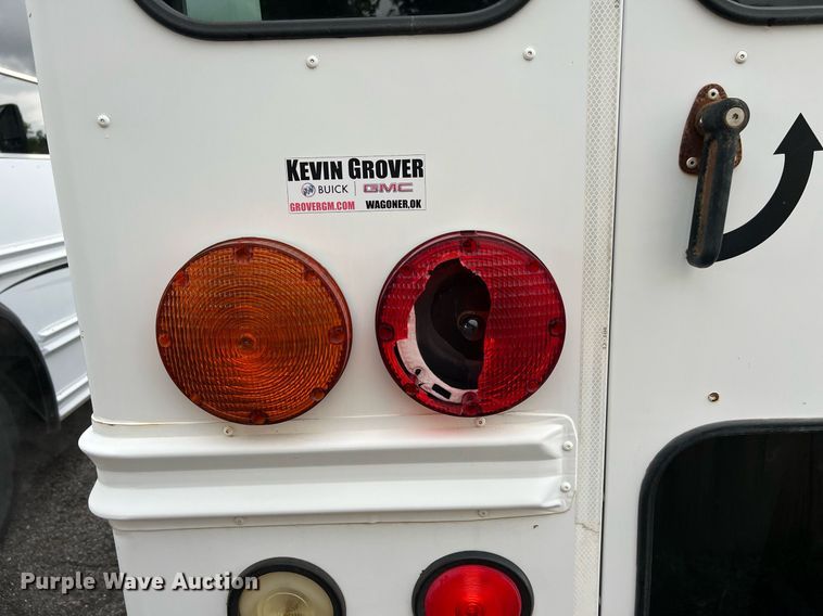 image for item EL2072 2007 Chevrolet Express 3500 shuttle bus