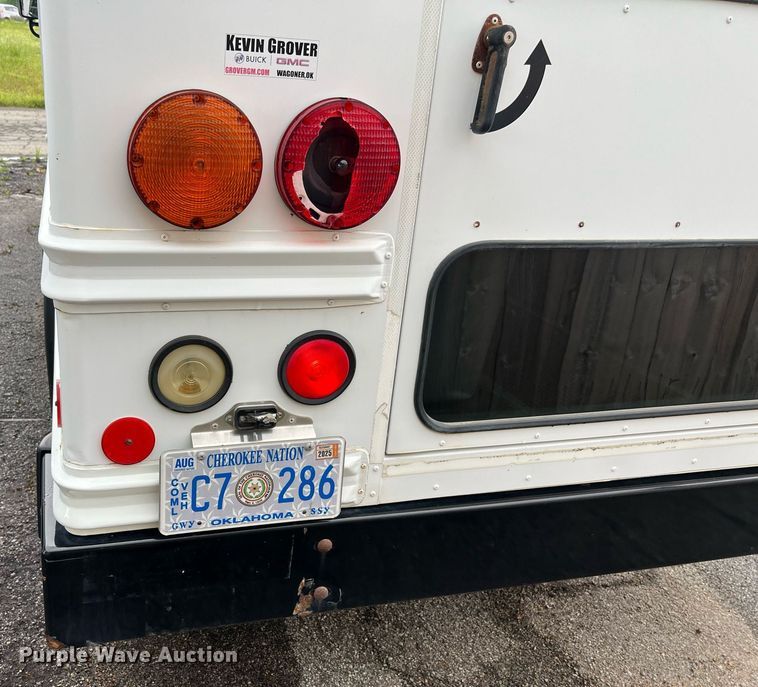 image for item EL2072 2007 Chevrolet Express 3500 shuttle bus