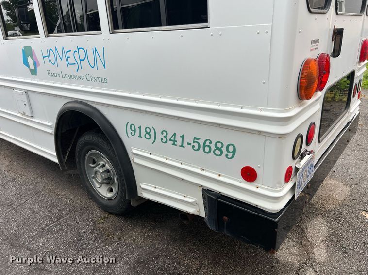 image for item EL2072 2007 Chevrolet Express 3500 shuttle bus