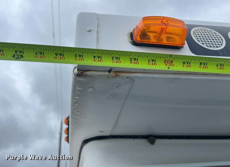 image for item EL2072 2007 Chevrolet Express 3500 shuttle bus