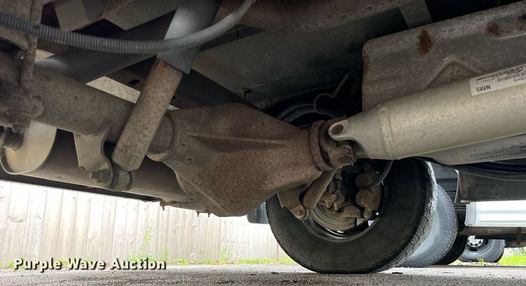 image for item EL2072 2007 Chevrolet Express 3500 shuttle bus