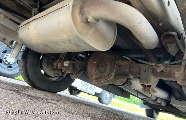 image for item EL2072 2007 Chevrolet Express 3500 shuttle bus