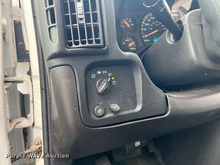 image for item EL2072 2007 Chevrolet Express 3500 shuttle bus