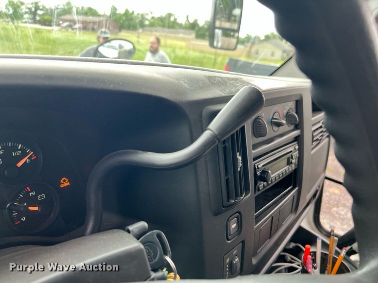 image for item EL2072 2007 Chevrolet Express 3500 shuttle bus